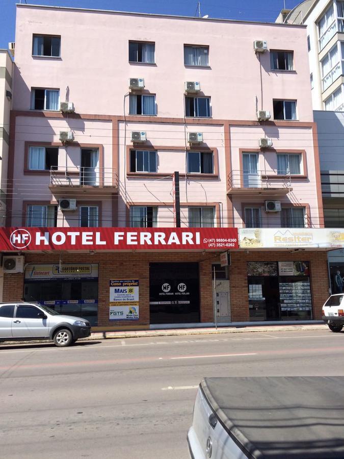 Hotel Ferrari Рио до Сул Екстериор снимка